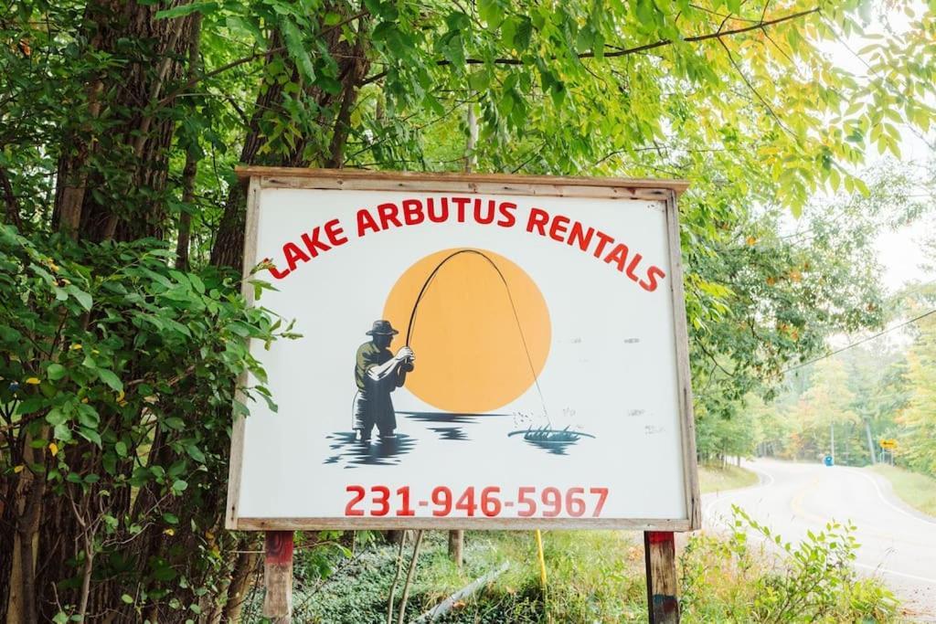 Arbutus Lake 3 Bedroom Cottage Traverse City Exterior foto
